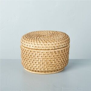 HEARTH & HAND NWT woven basket with lid -natural -medium -4x6